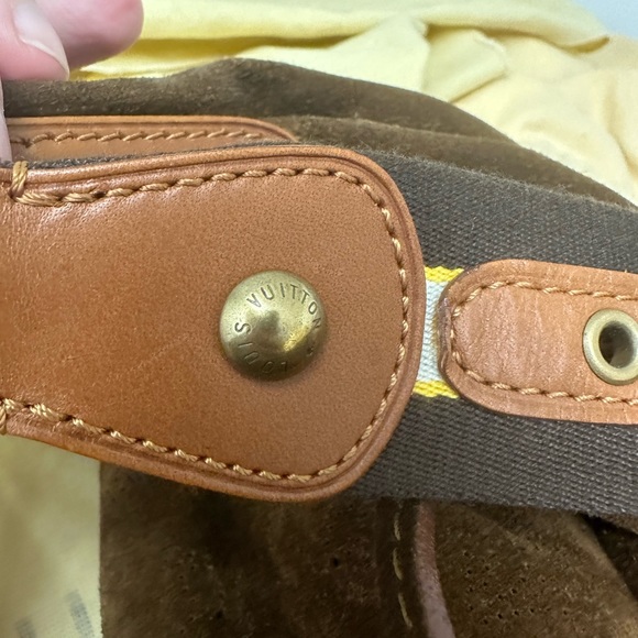 Sale! Like New/Pristine condition Louis Vuitton Onatah Brown Suede bag - Picture 6 of 8